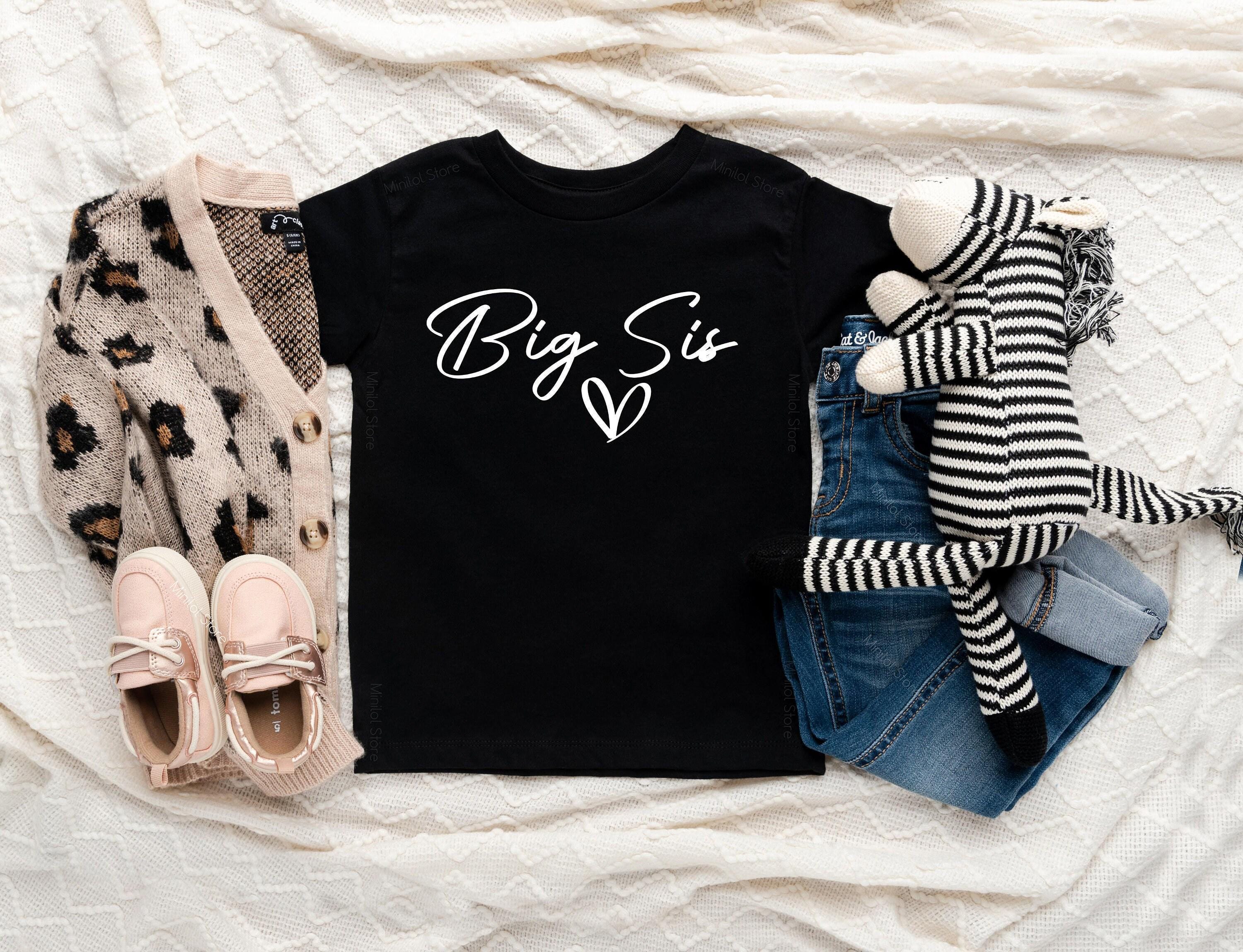Close-up of the Big Sister baby announcement design
