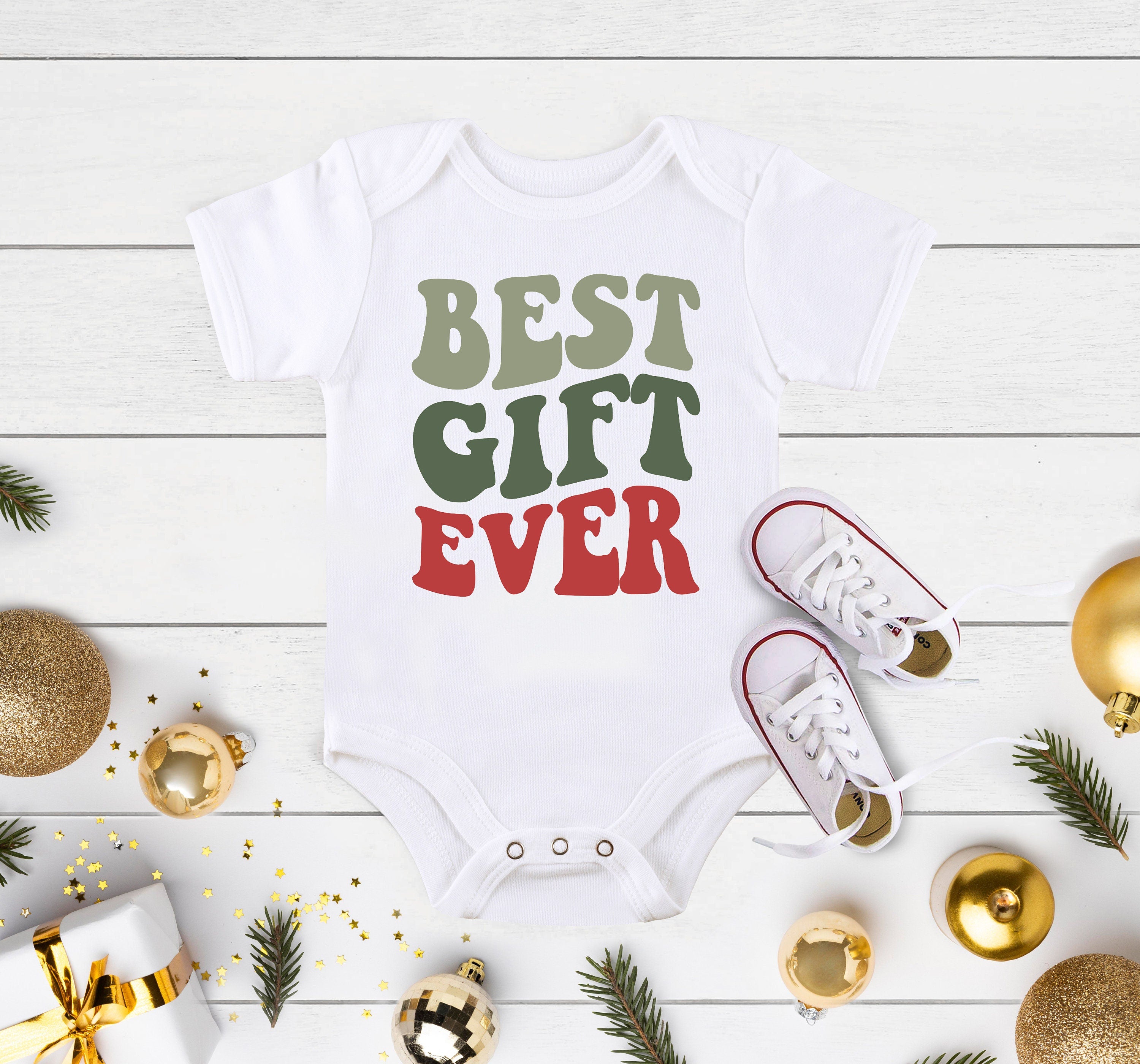 Best Gift Ever Onesie®, Retro Christmas Bodysuit, Cute Announcement Baby Onesie®, Boho Christmas Baby Shower, Christmas Baby Announcement