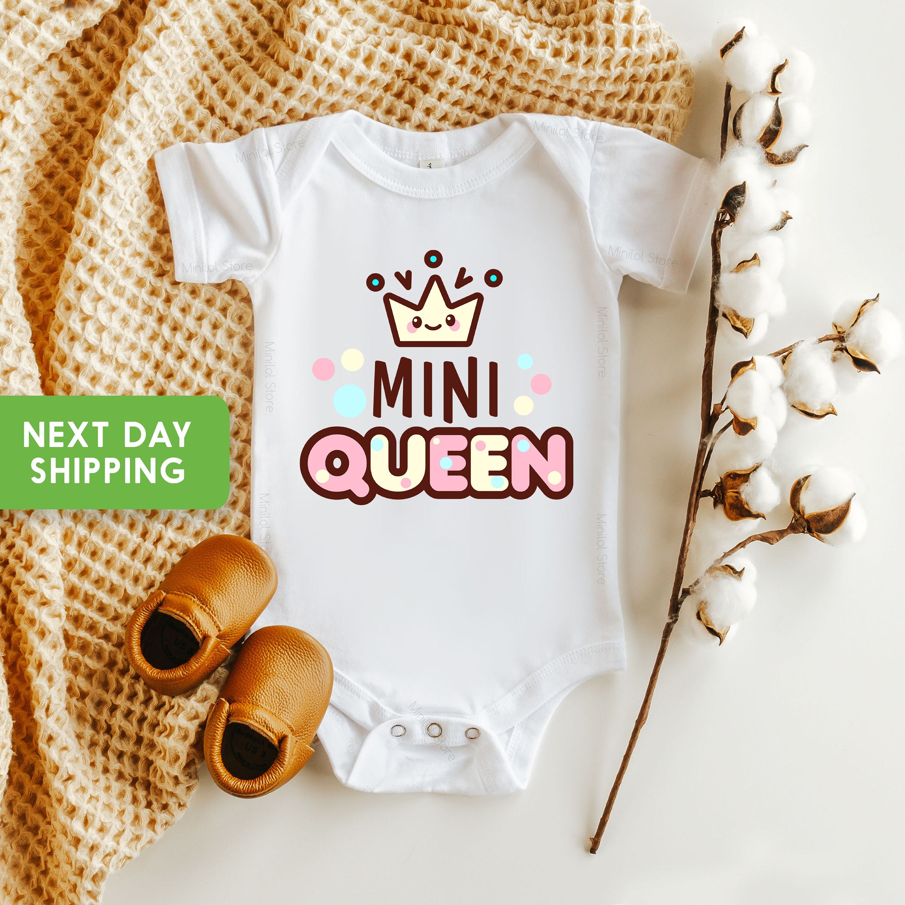 Mini Queen Baby Bodysuit, Cute Baby Onesie®, Girl Newborn Outfit, Baby shower Gifts, Mama's Girl Onesie®, Girl Shirts, Mini Queen Shirt