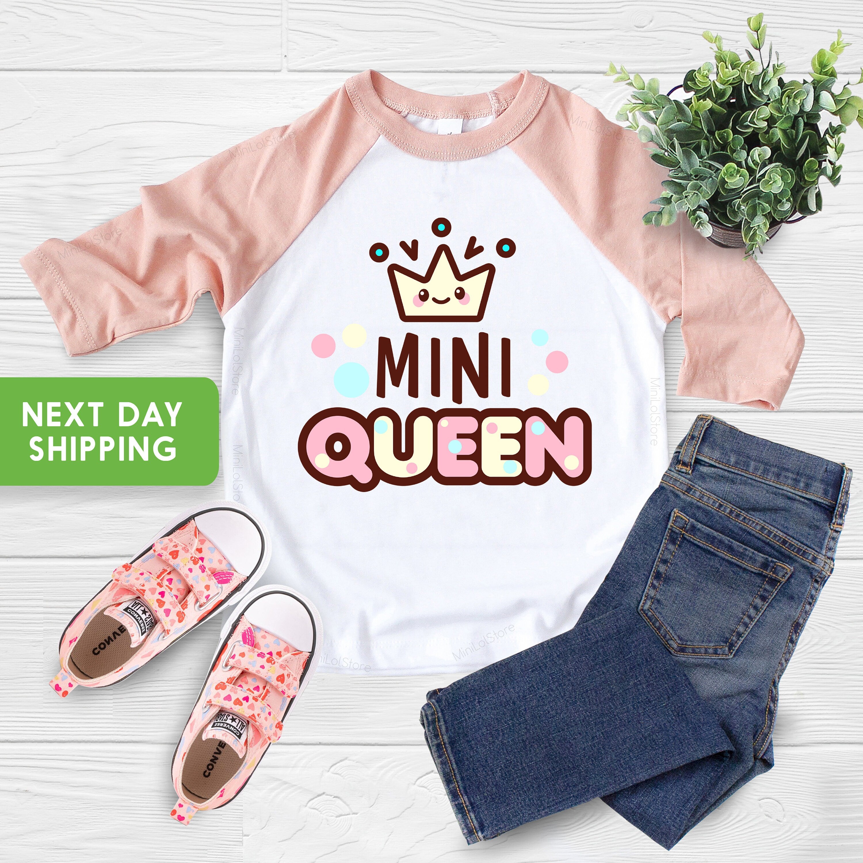 Mini Queen Baby Bodysuit, Cute Baby Onesie®, Girl Newborn Outfit, Baby shower Gifts, Mama's Girl Onesie®, Girl Shirts, Mini Queen Shirt