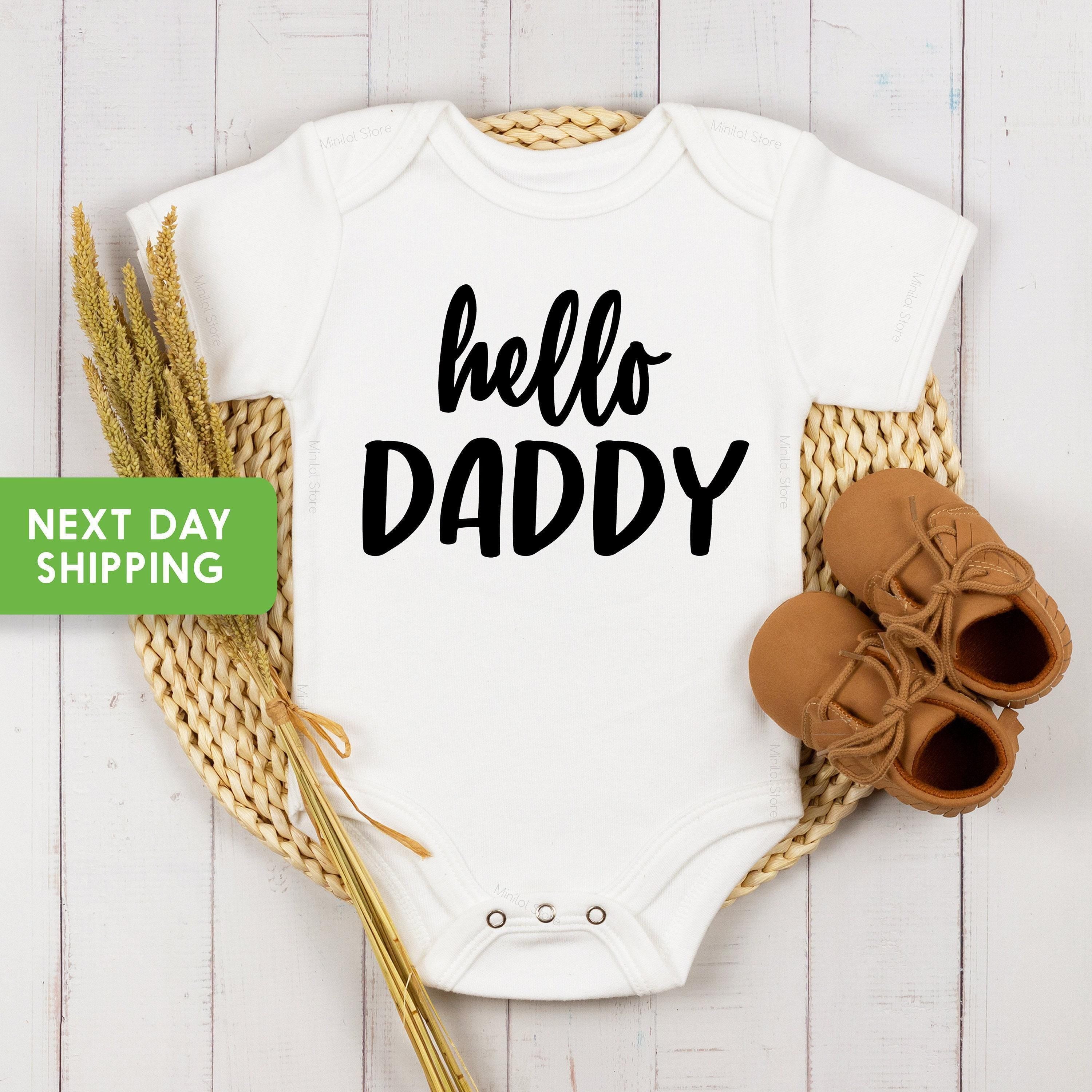 Close-up of the Hello Daddy baby announcement design