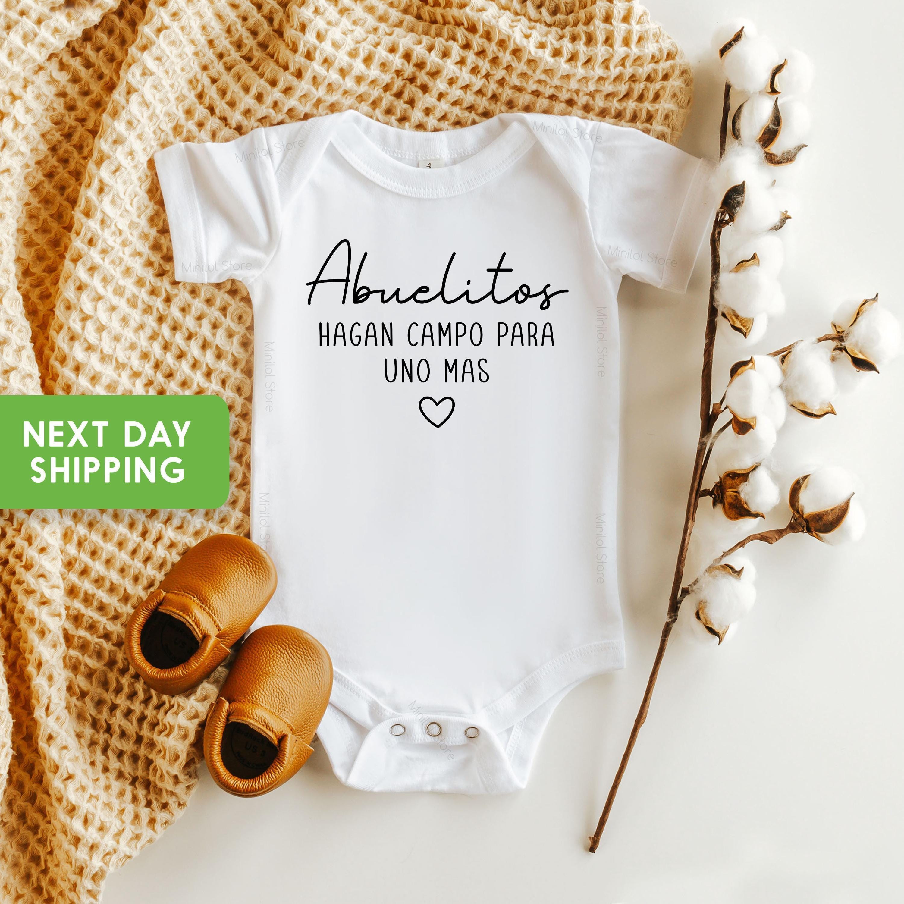 Close-up of the Spanish Pregnancy Announcement Gift baby announcement design